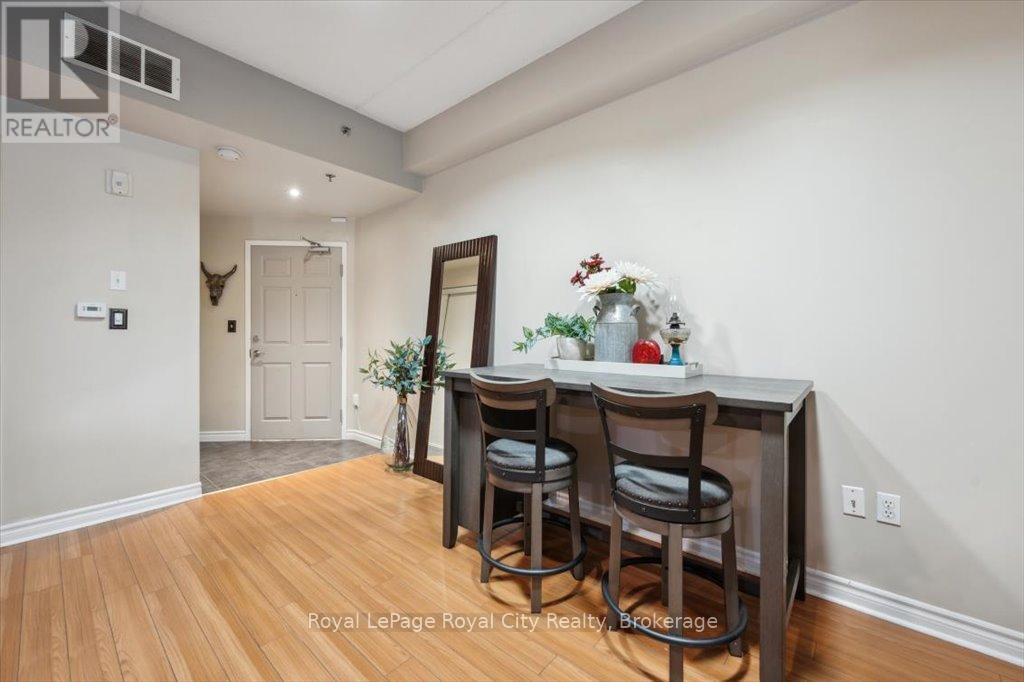 Photo 12 of 108 308 Watson Parkway N, Guelph ON