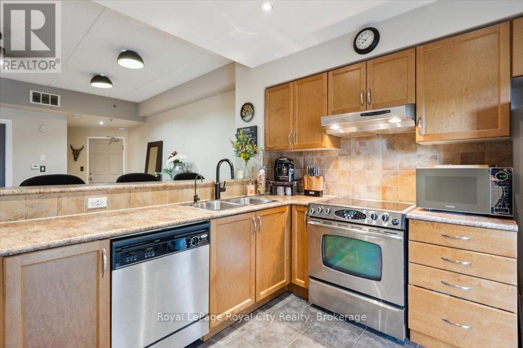Photo 16 of 108 308 Watson Parkway N, Guelph ON