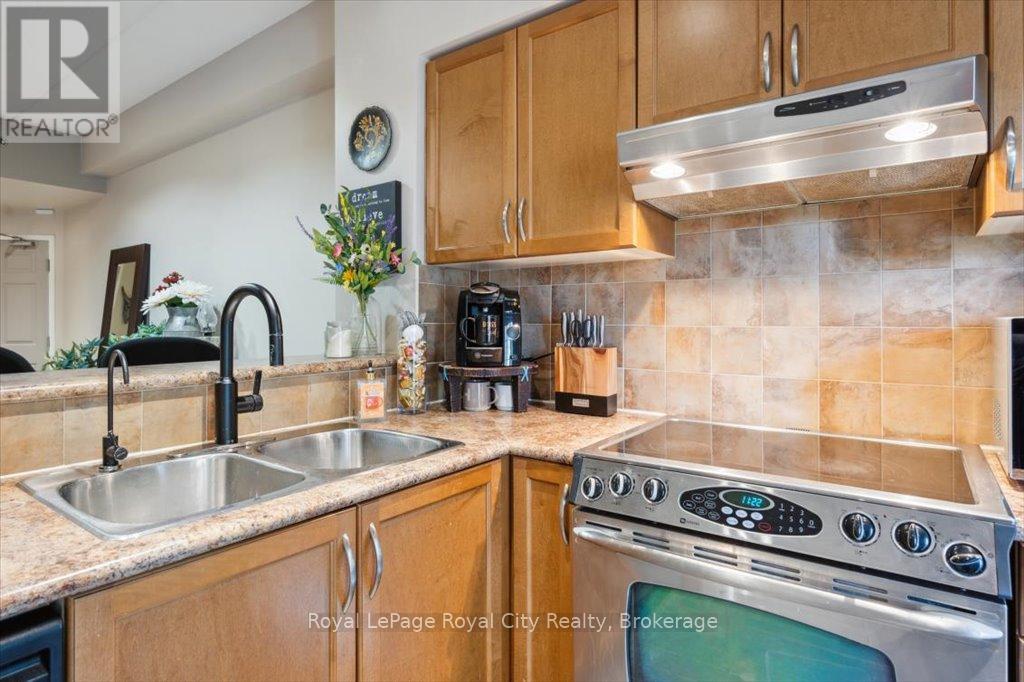 Photo 17 of 108 308 Watson Parkway N, Guelph ON