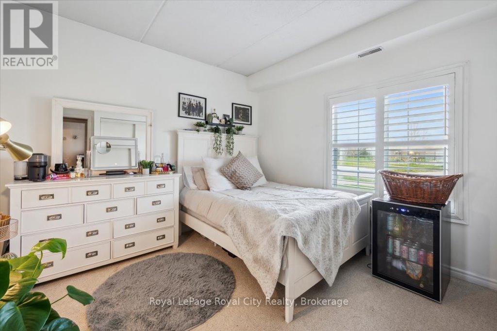 Photo 24 of 108 308 Watson Parkway N, Guelph ON