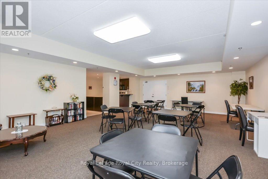 Photo 33 of 108 308 Watson Parkway N, Guelph ON