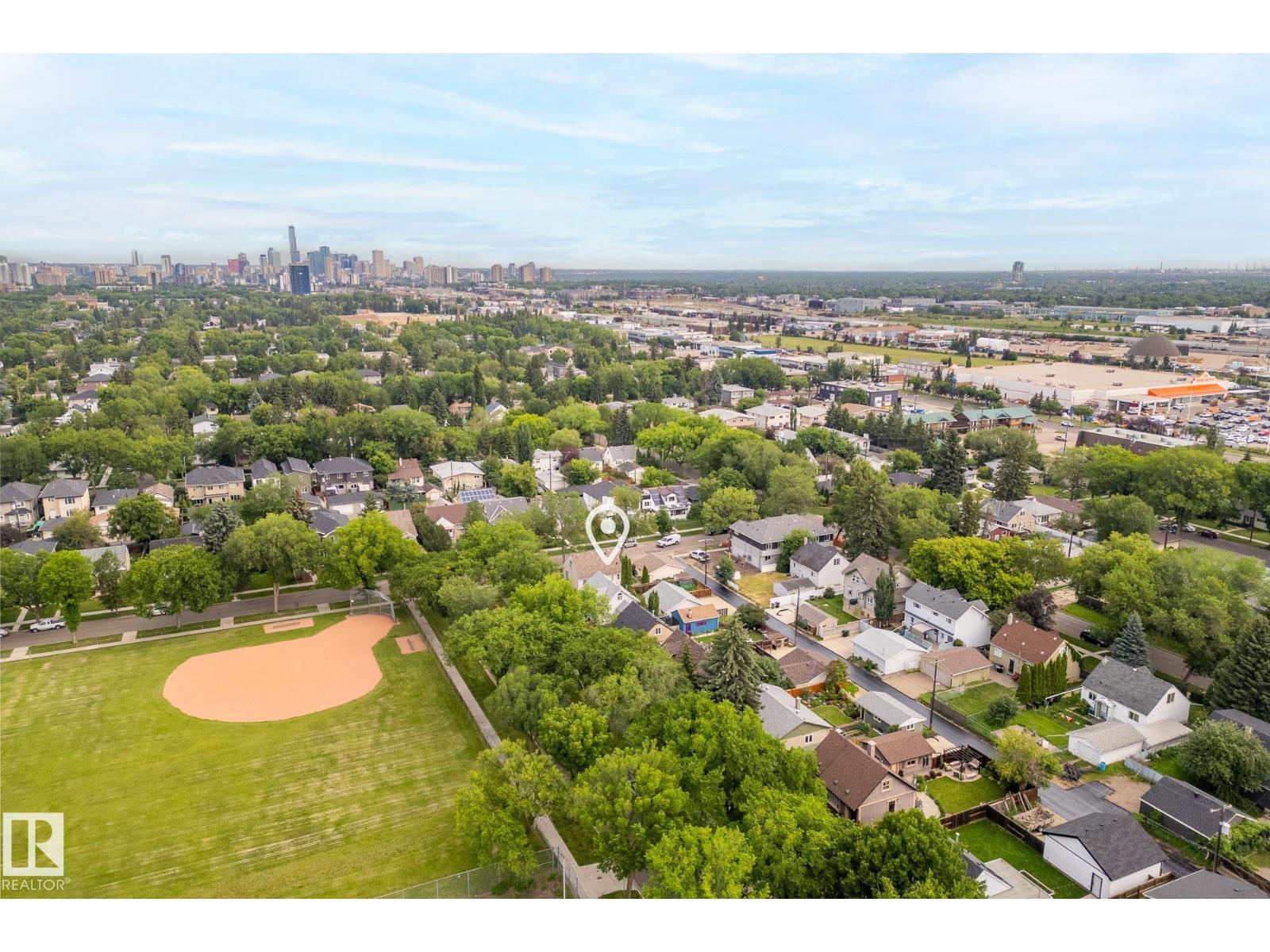Photo 7 of 6359 105 A St Nw, Edmonton AB