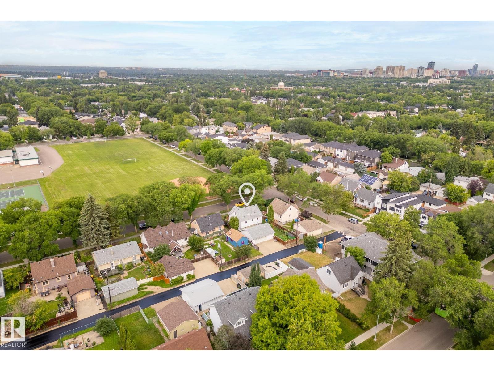 Photo 6 of 6359 105 A St Nw, Edmonton AB