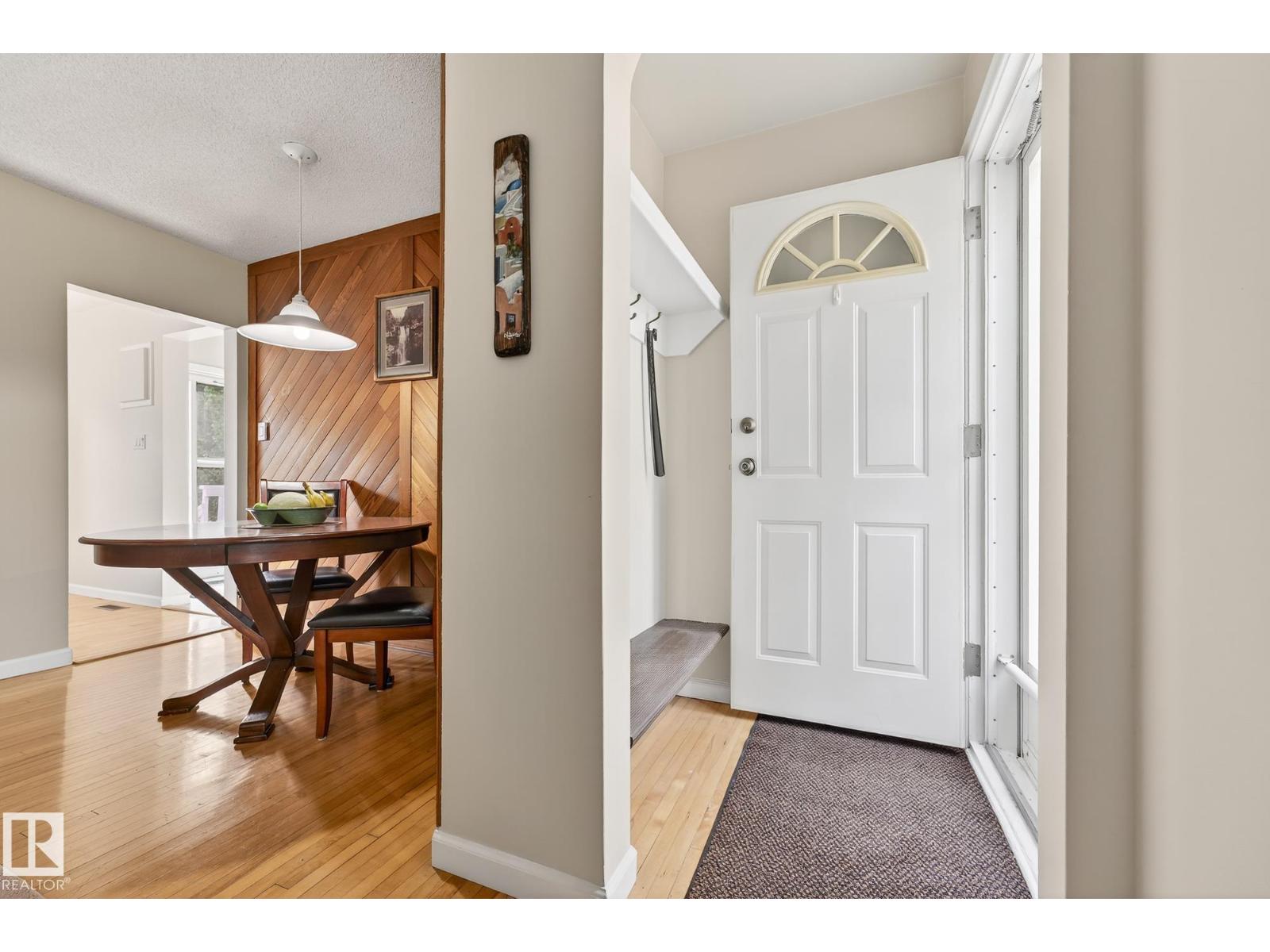 Photo 17 of 6359 105 A St Nw, Edmonton AB