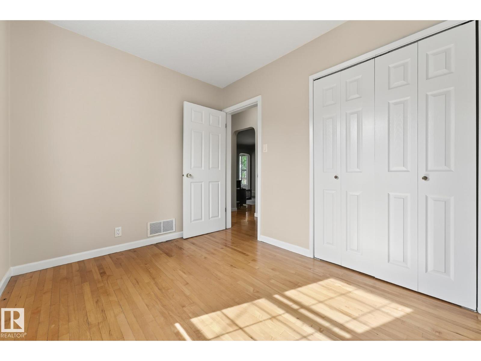 Photo 32 of 6359 105 A St Nw, Edmonton AB