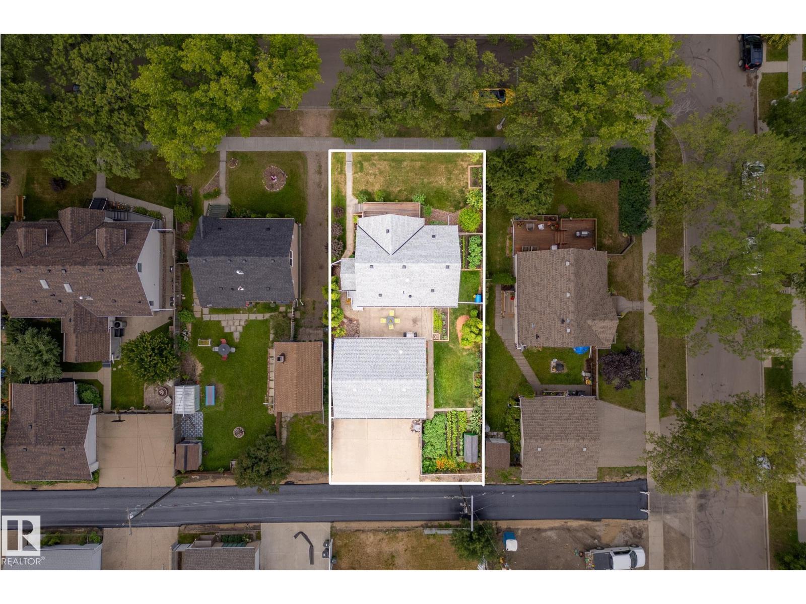Photo 3 of 6359 105 A St Nw, Edmonton AB