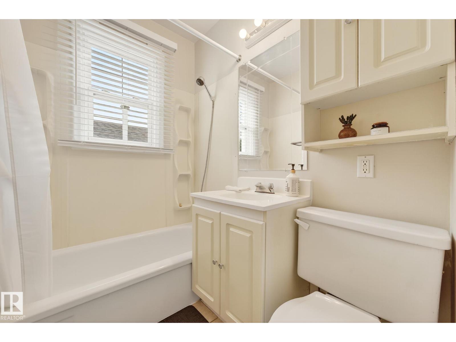 Photo 33 of 6359 105 A St Nw, Edmonton AB