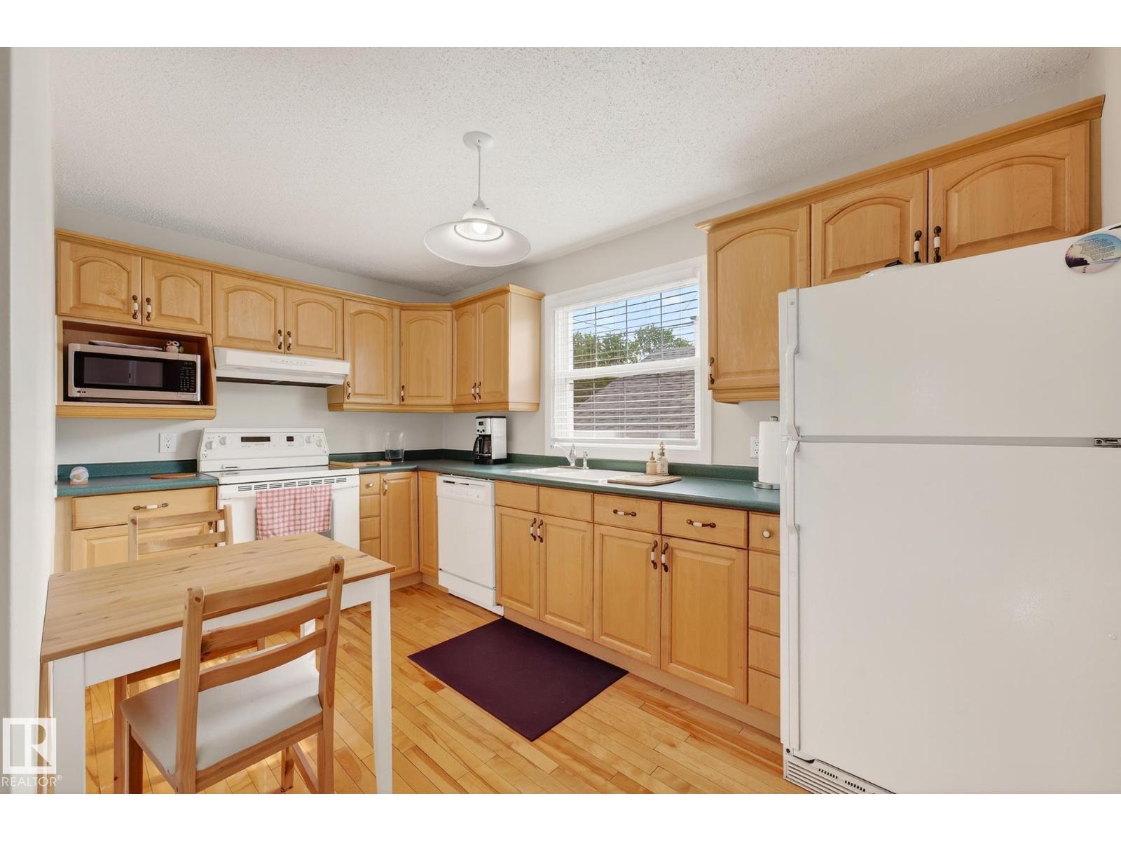 Photo 25 of 6359 105 A St Nw, Edmonton AB