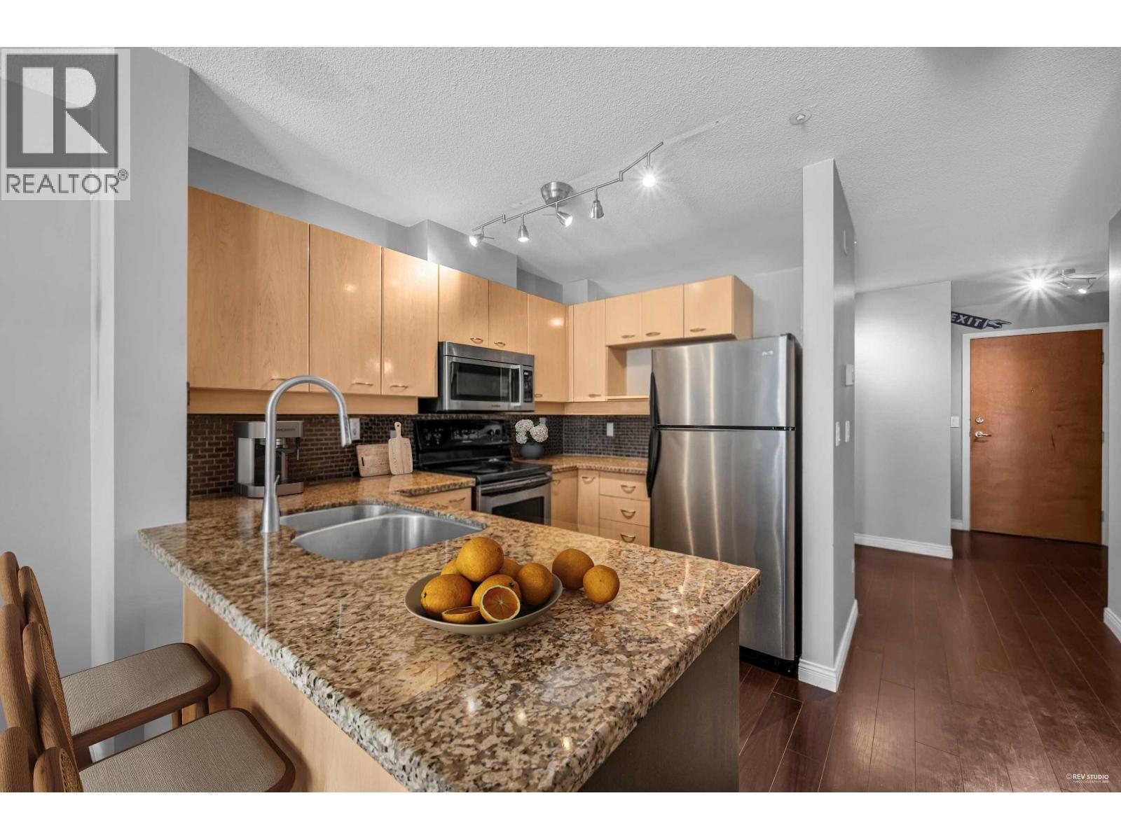 Photo 6 of 307 2288 Marstrand Avenue, Vancouver BC
