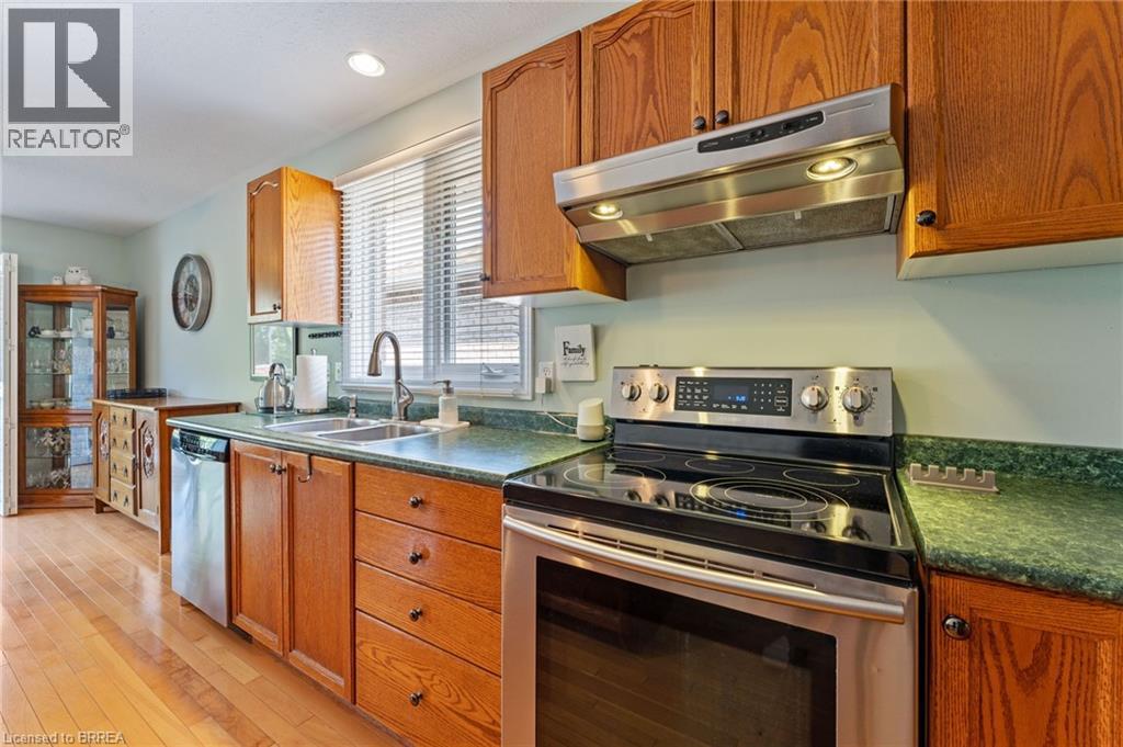 Photo 9 of 44 Macpherson Drive, Paris ON