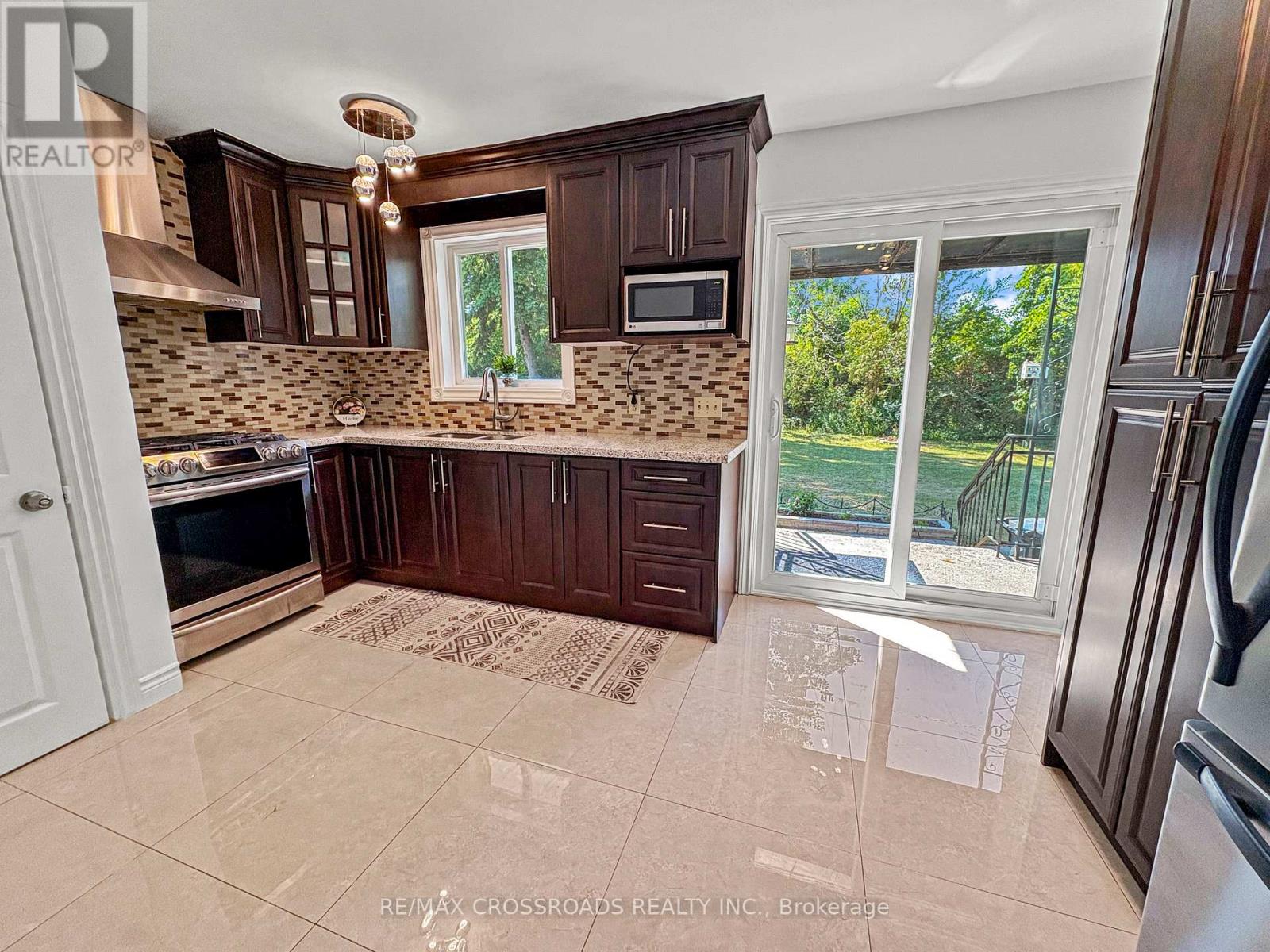 Photo 10 of 46 Ronway Crescent, Toronto ON