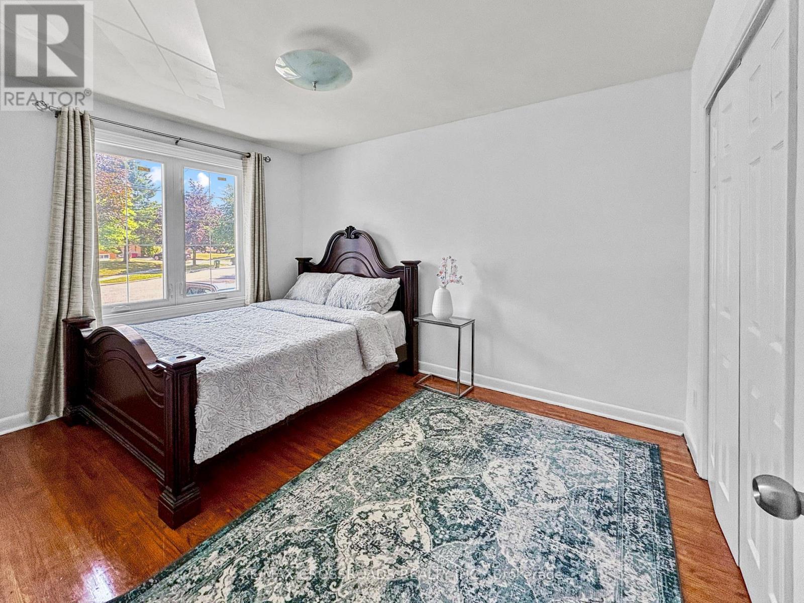 Photo 12 of 46 Ronway Crescent, Toronto ON