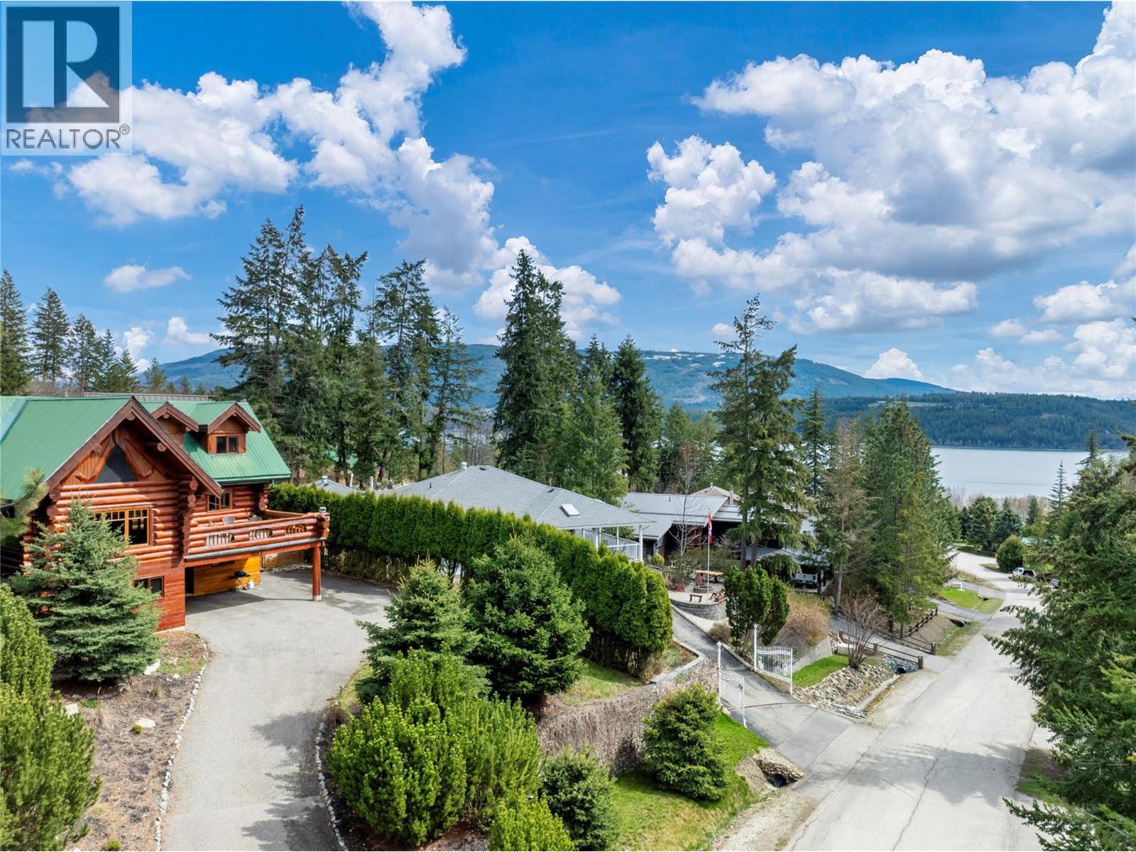 Photo 3 of 3667 Braelyn Road, Tappen BC