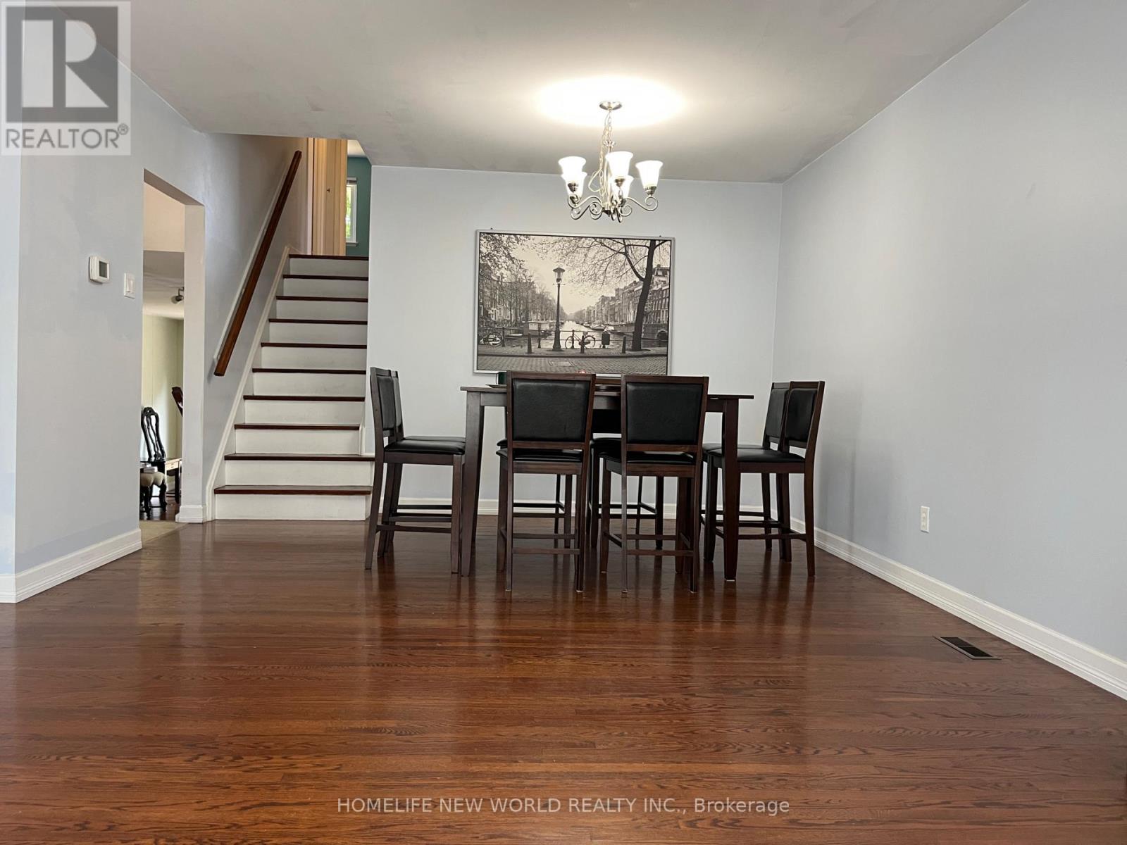 Photo 3 of 1403 Glen Rutley Circle, Mississauga ON