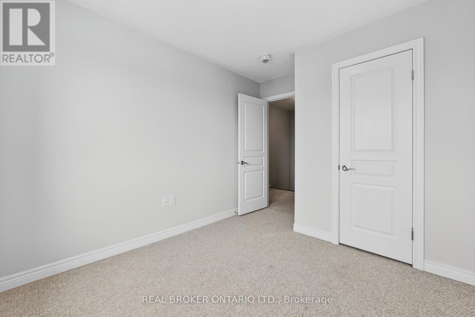 Photo 13 of 7 Ladybell Lane, Hamilton ON