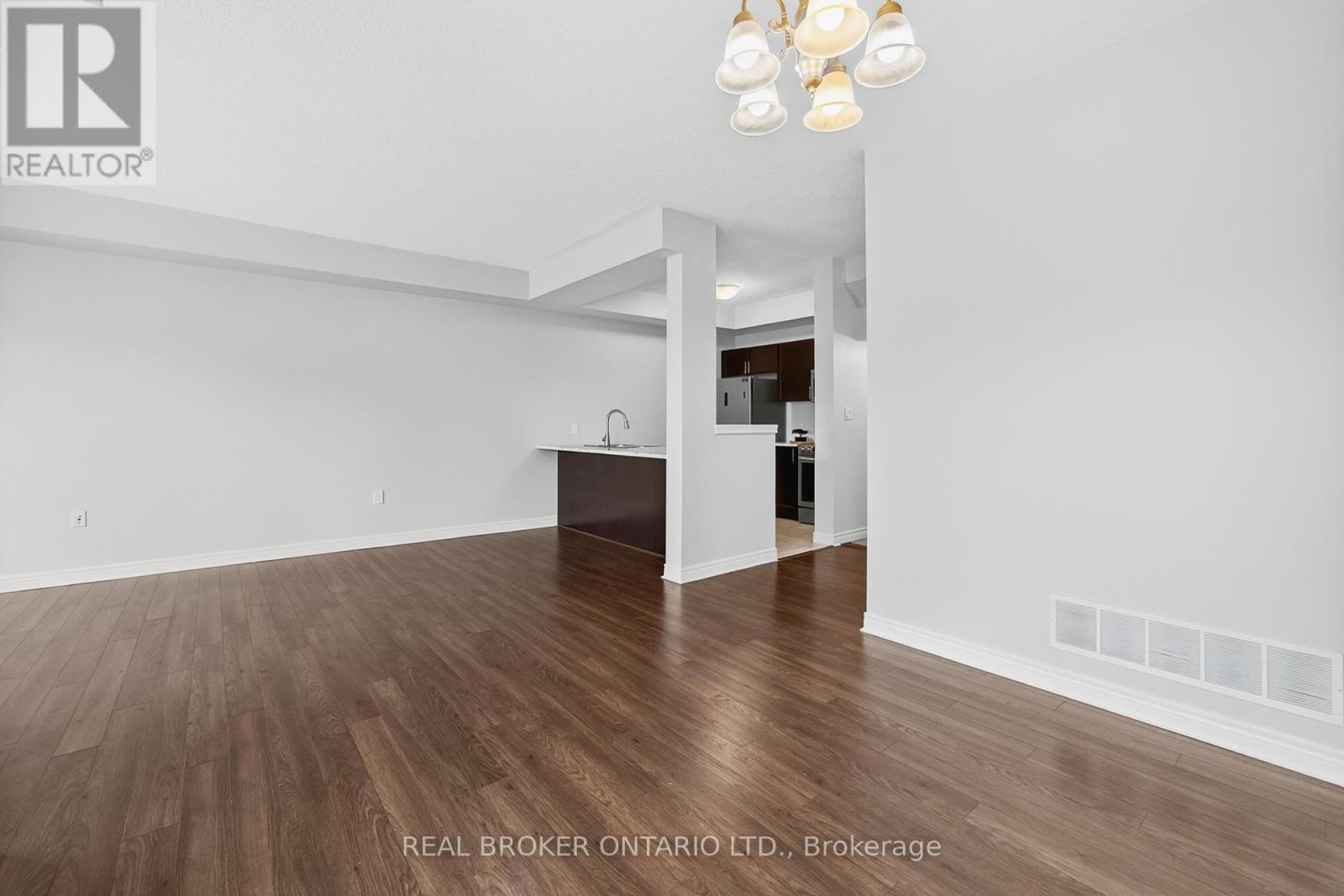 Photo 12 of 7 Ladybell Lane, Hamilton ON