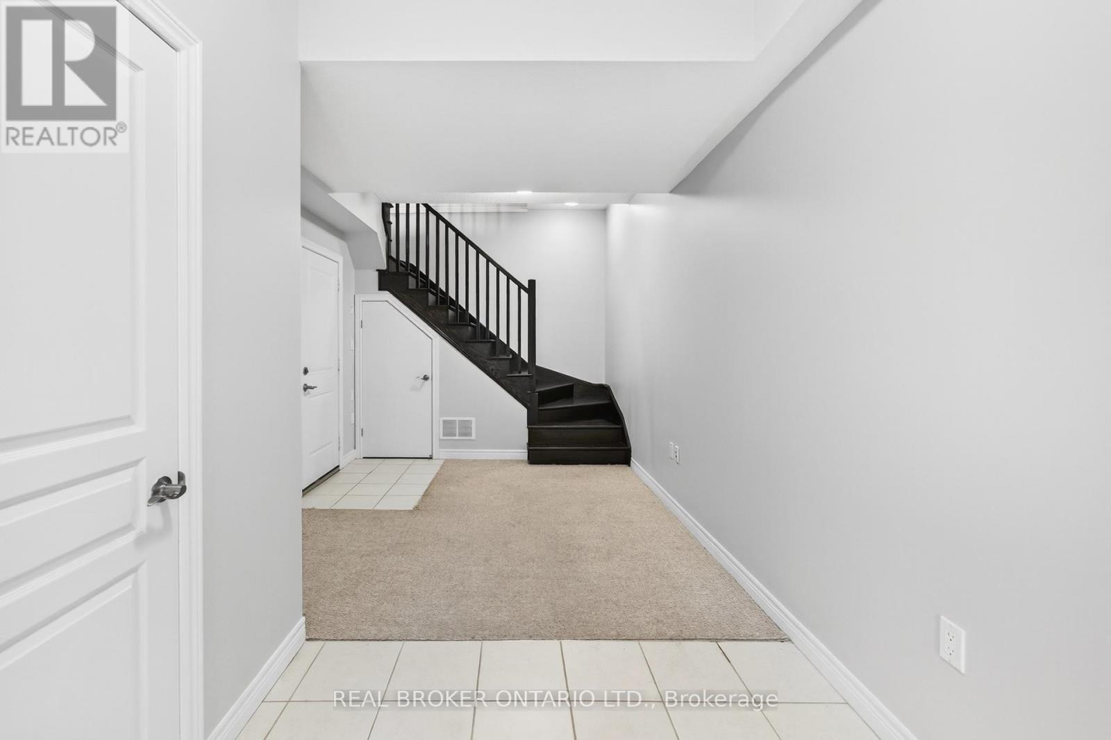 Photo 25 of 7 Ladybell Lane, Hamilton ON