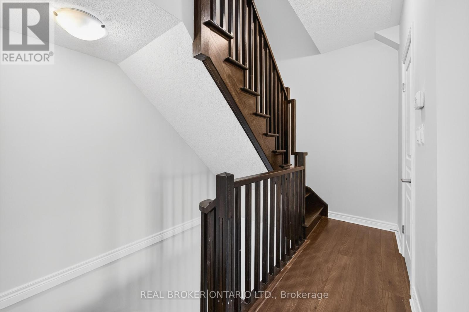 Photo 16 of 7 Ladybell Lane, Hamilton ON