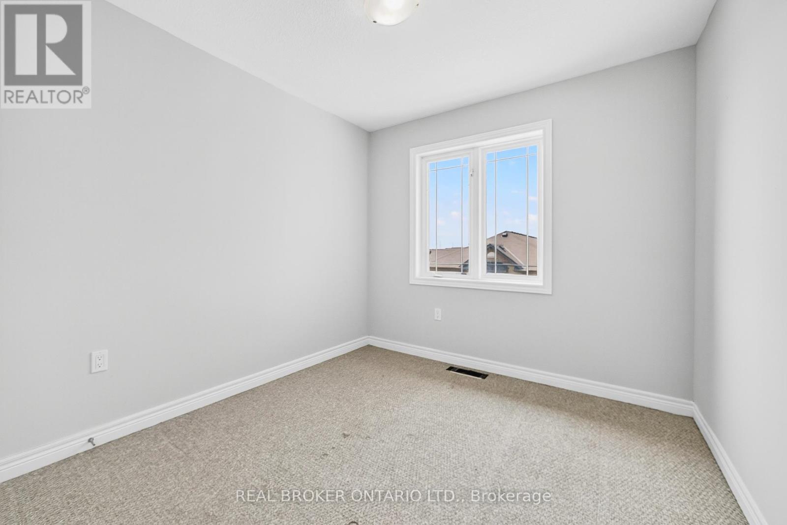 Photo 23 of 7 Ladybell Lane, Hamilton ON