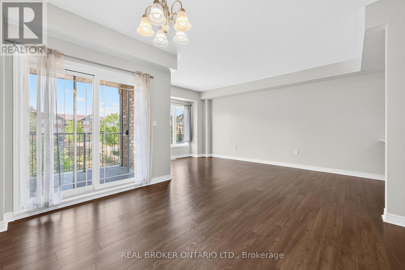 Photo 11 of 7 Ladybell Lane, Hamilton ON