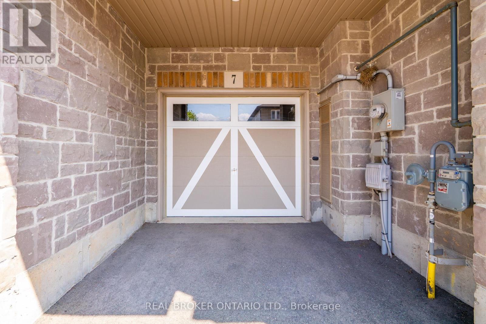 Photo 32 of 7 Ladybell Lane, Hamilton ON