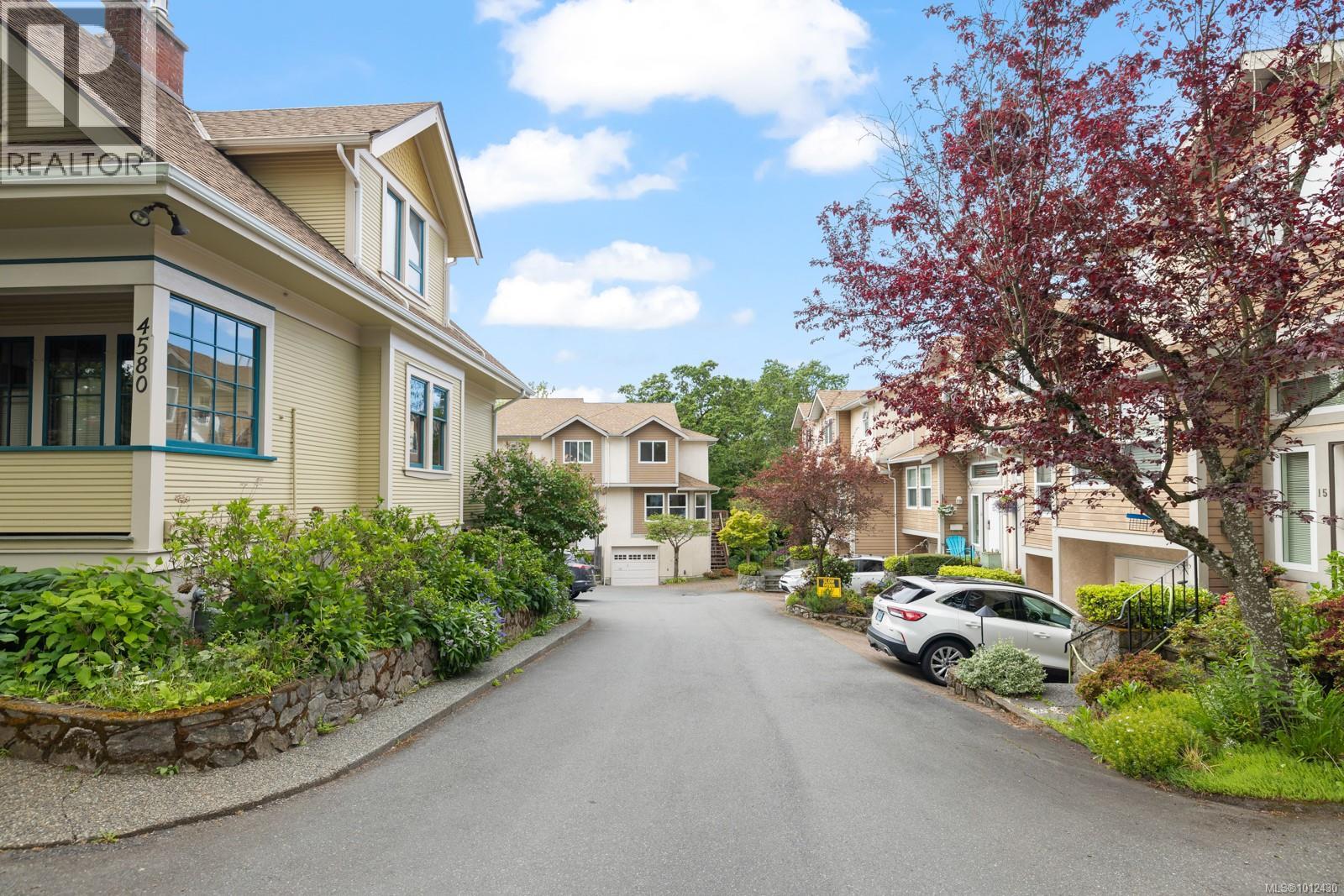 10 4580 West Saanich Rd, Saanich