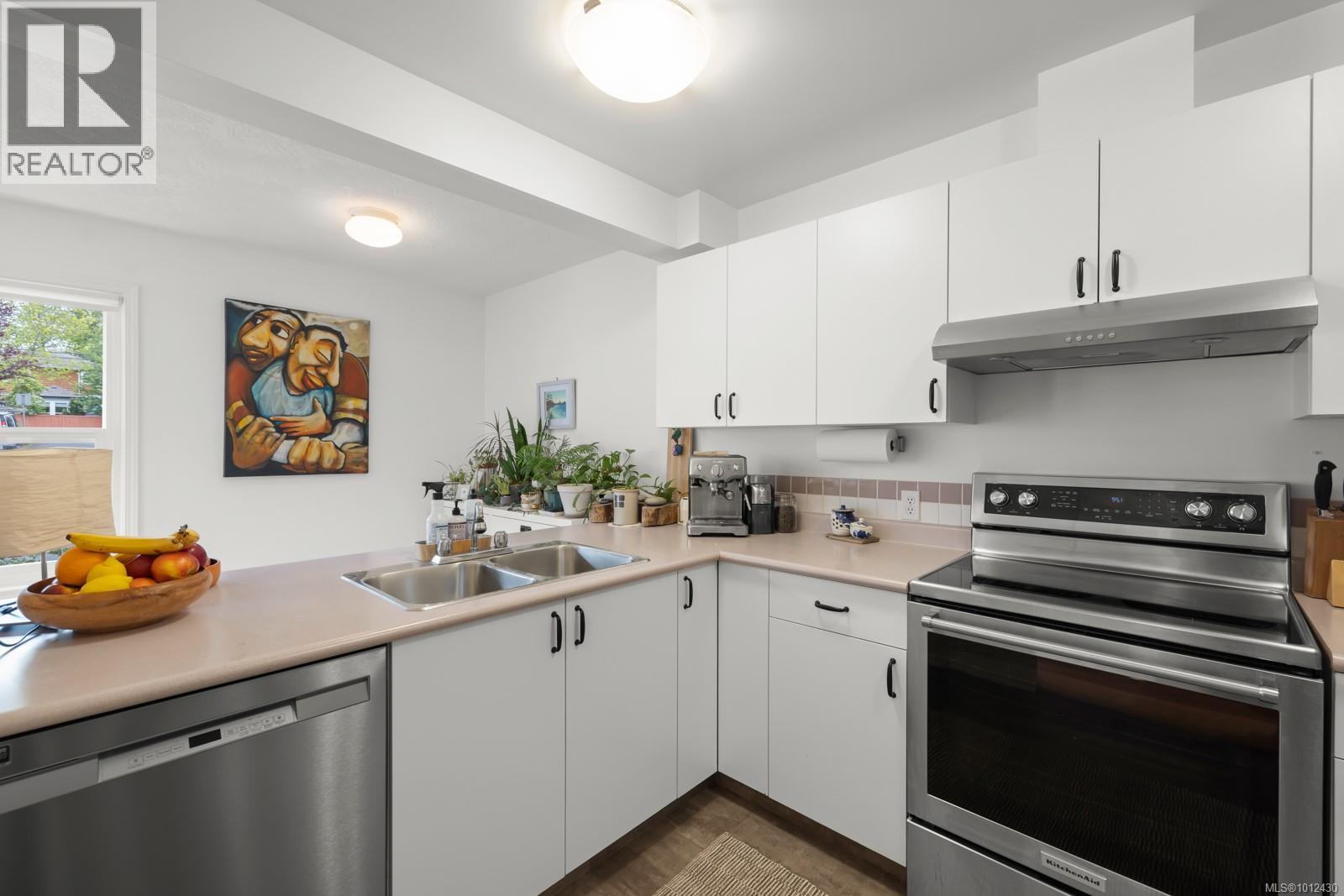 10 4580 West Saanich Rd, Saanich