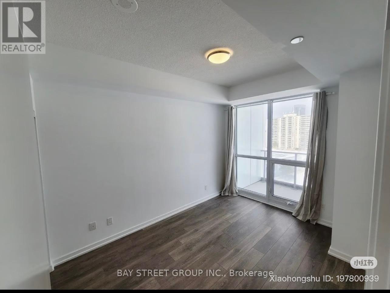 Photo 4 of 906 32 Forest Manor Road, Toronto ON