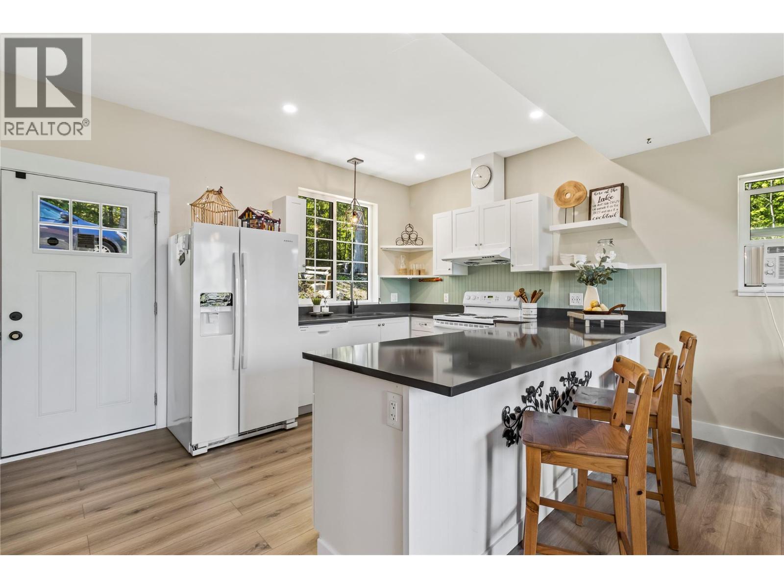 Photo 10 of 24 4119 Galligan Road, Eagle Bay BC