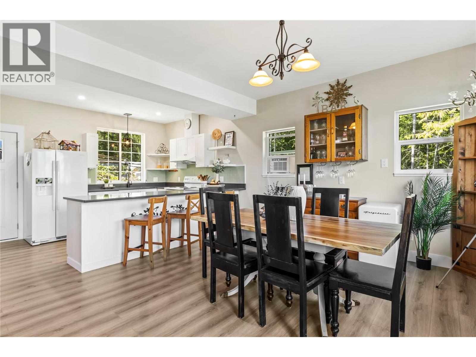Photo 9 of 24 4119 Galligan Road, Eagle Bay BC