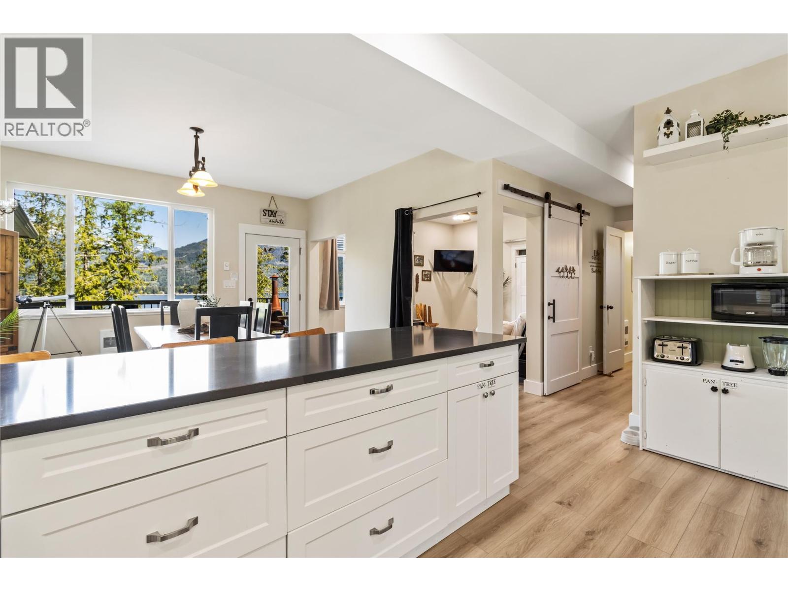 Photo 12 of 24 4119 Galligan Road, Eagle Bay BC