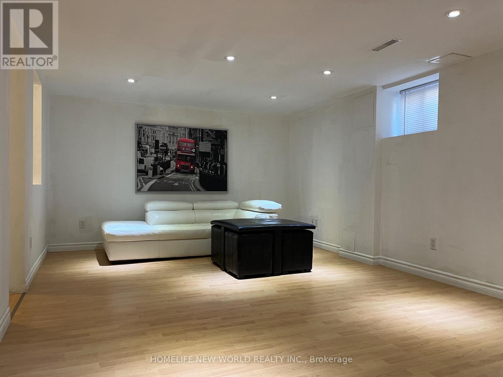 Photo 18 of 1403 Glen Rutley Circle, Mississauga ON