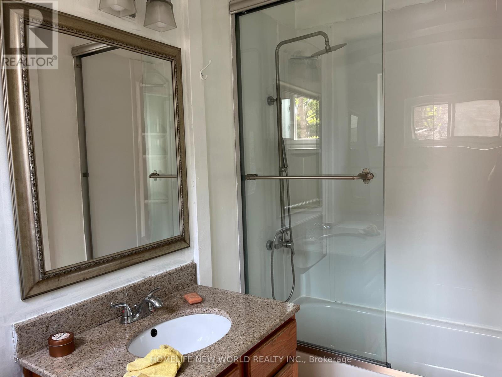 Photo 12 of 1403 Glen Rutley Circle, Mississauga ON