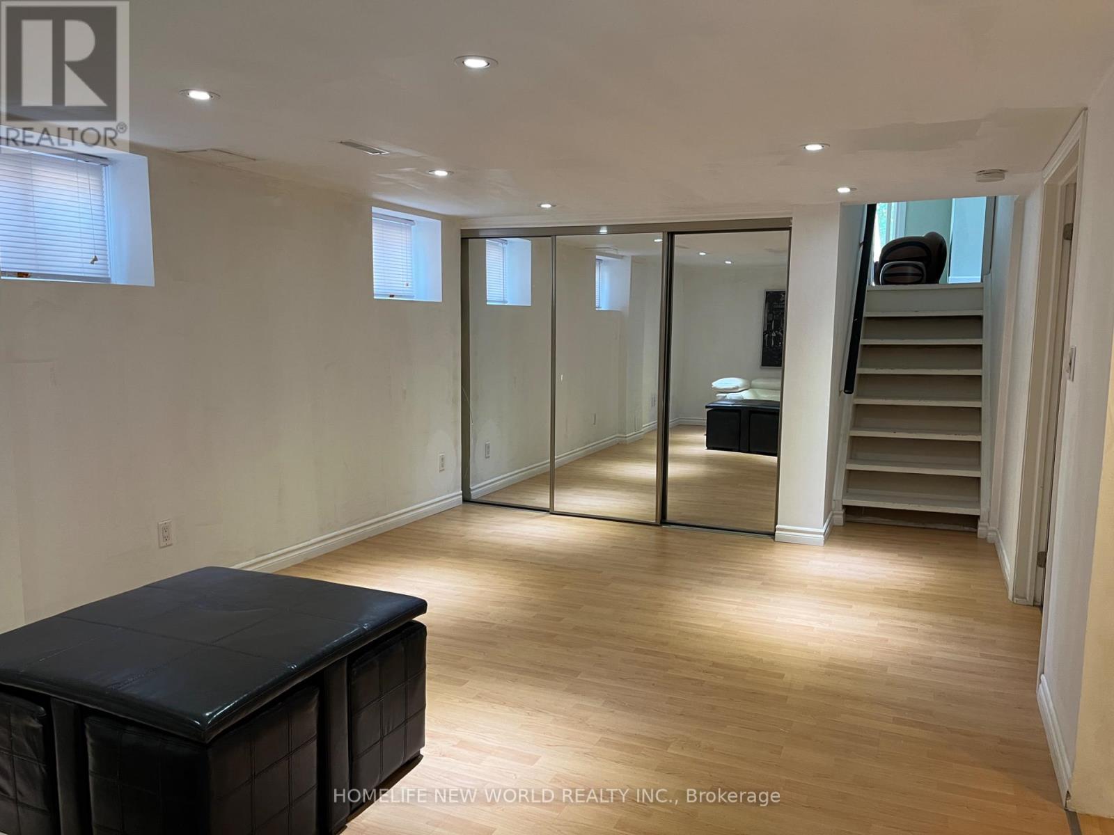 Photo 19 of 1403 Glen Rutley Circle, Mississauga ON