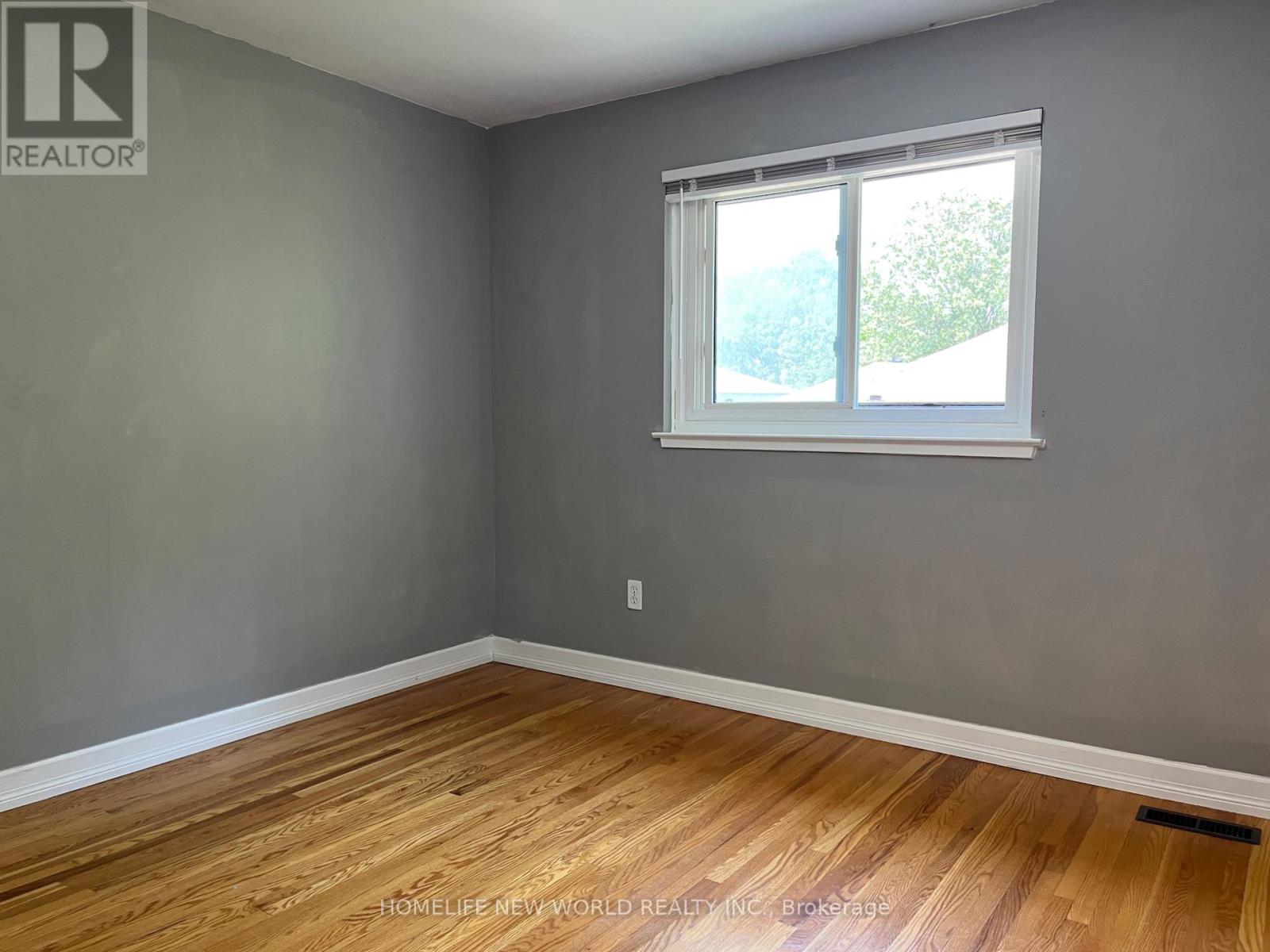 Photo 14 of 1403 Glen Rutley Circle, Mississauga ON