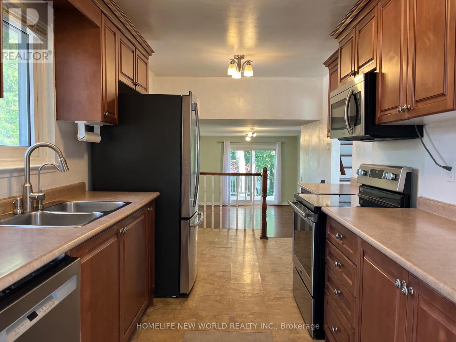 Photo 6 of 1403 Glen Rutley Circle, Mississauga ON
