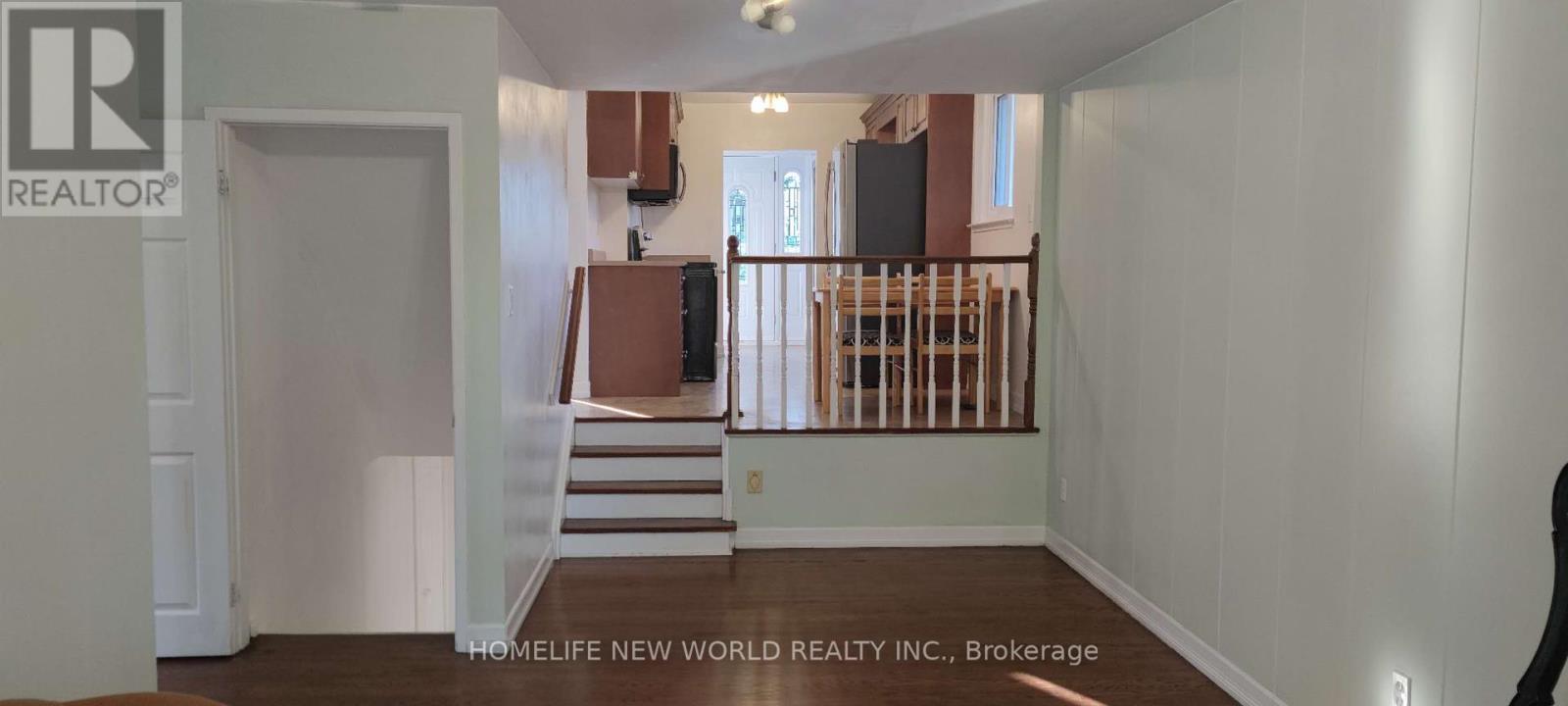 Photo 8 of 1403 Glen Rutley Circle, Mississauga ON