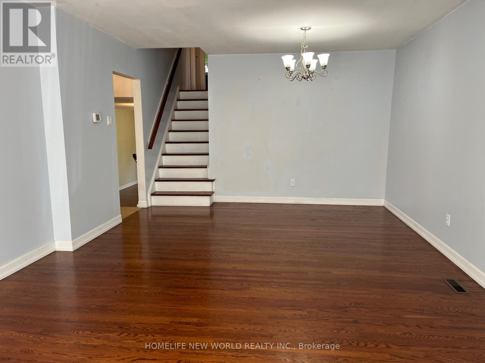 Photo 4 of 1403 Glen Rutley Circle, Mississauga ON