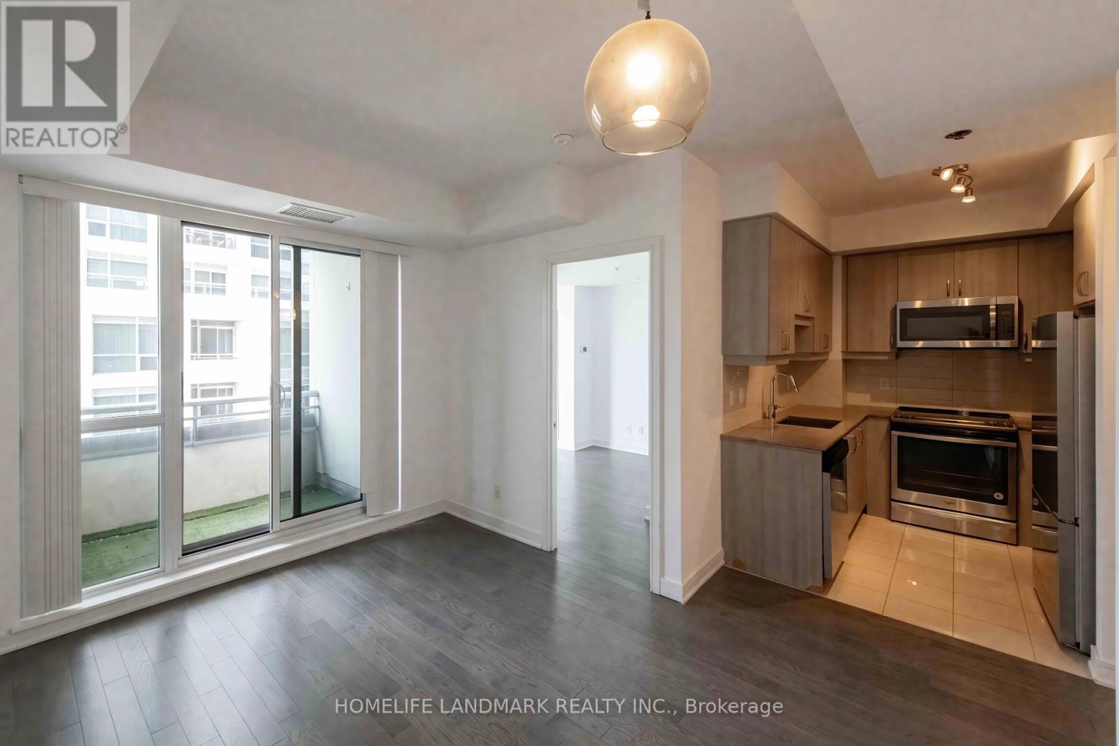 Photo 14 of 607 9191 Yonge Street Nw, Richmond Hill ON