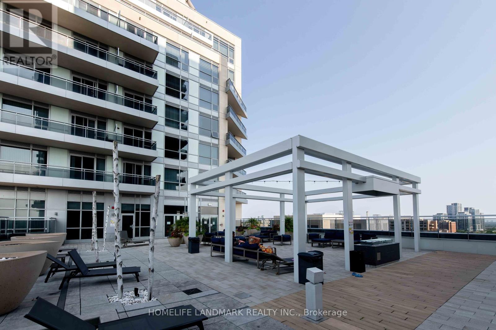 Photo 3 of 607 9191 Yonge Street Nw, Richmond Hill ON