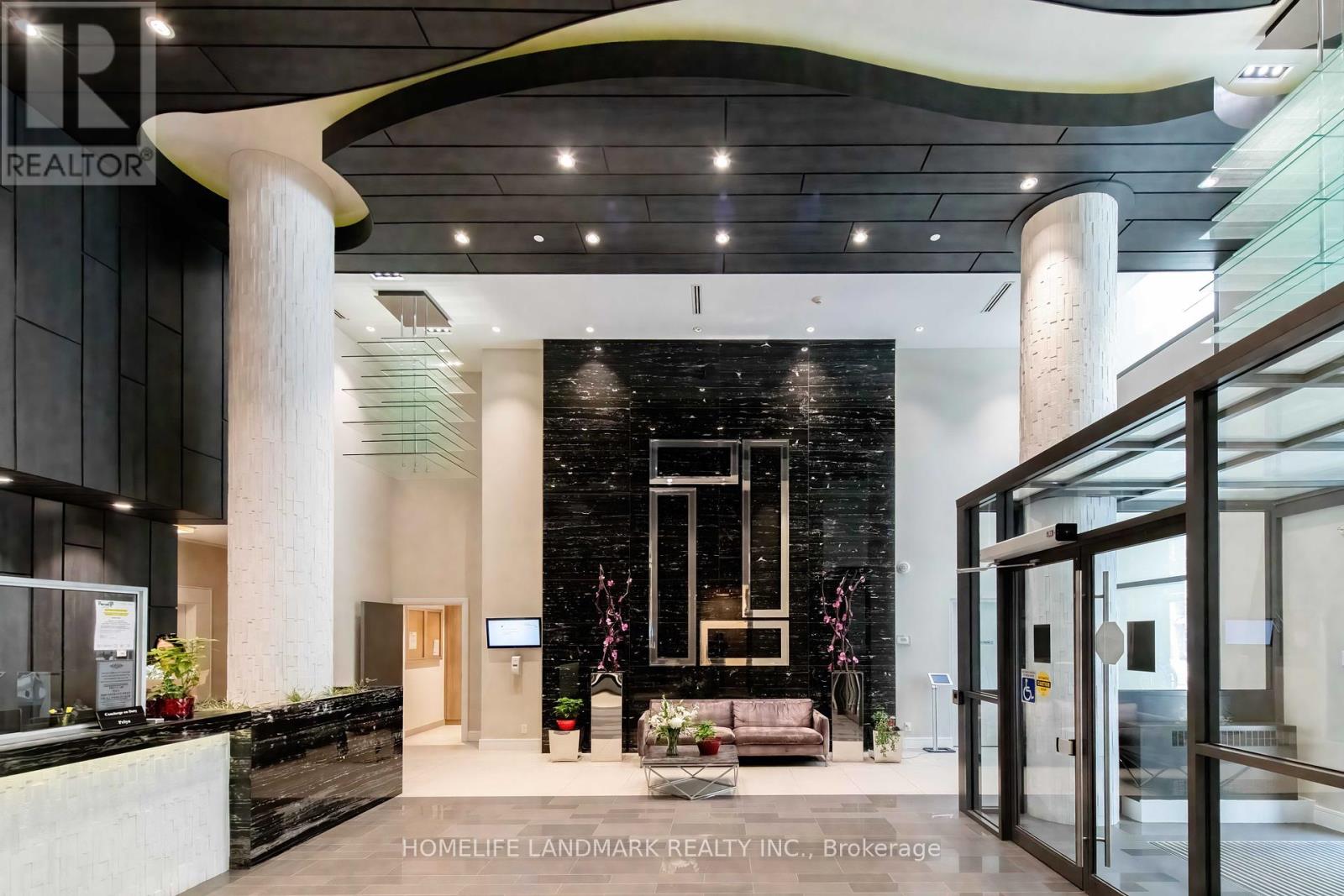 Photo 5 of 607 9191 Yonge Street Nw, Richmond Hill ON