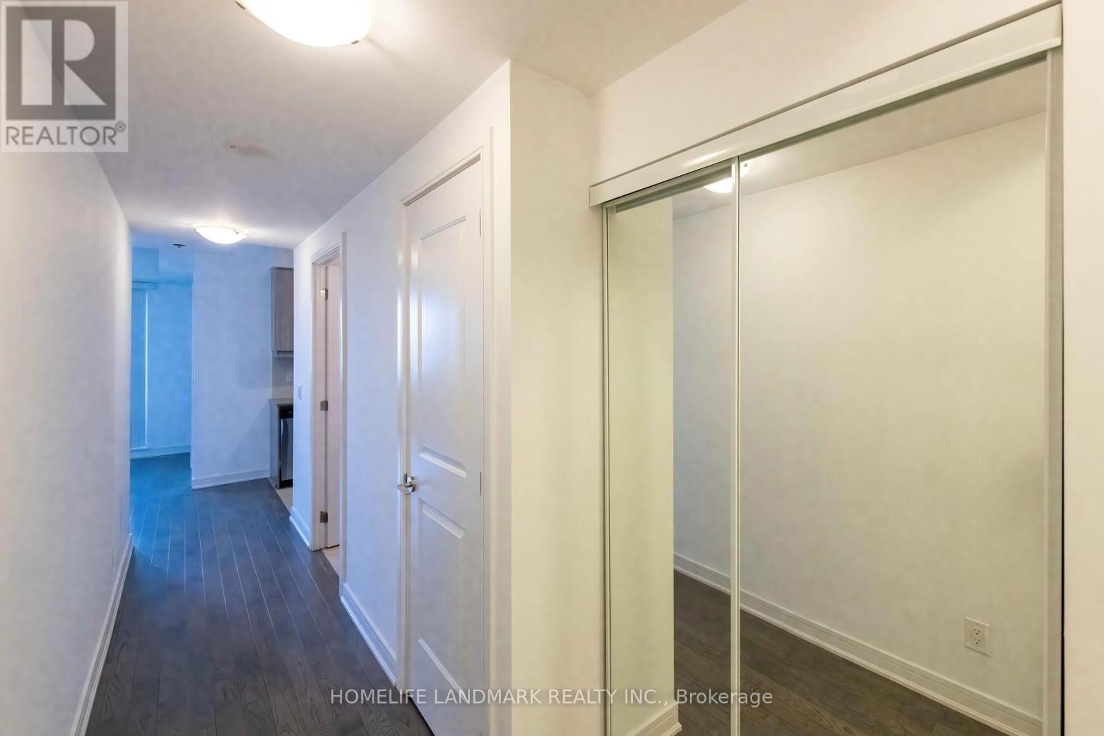 Photo 8 of 607 9191 Yonge Street Nw, Richmond Hill ON