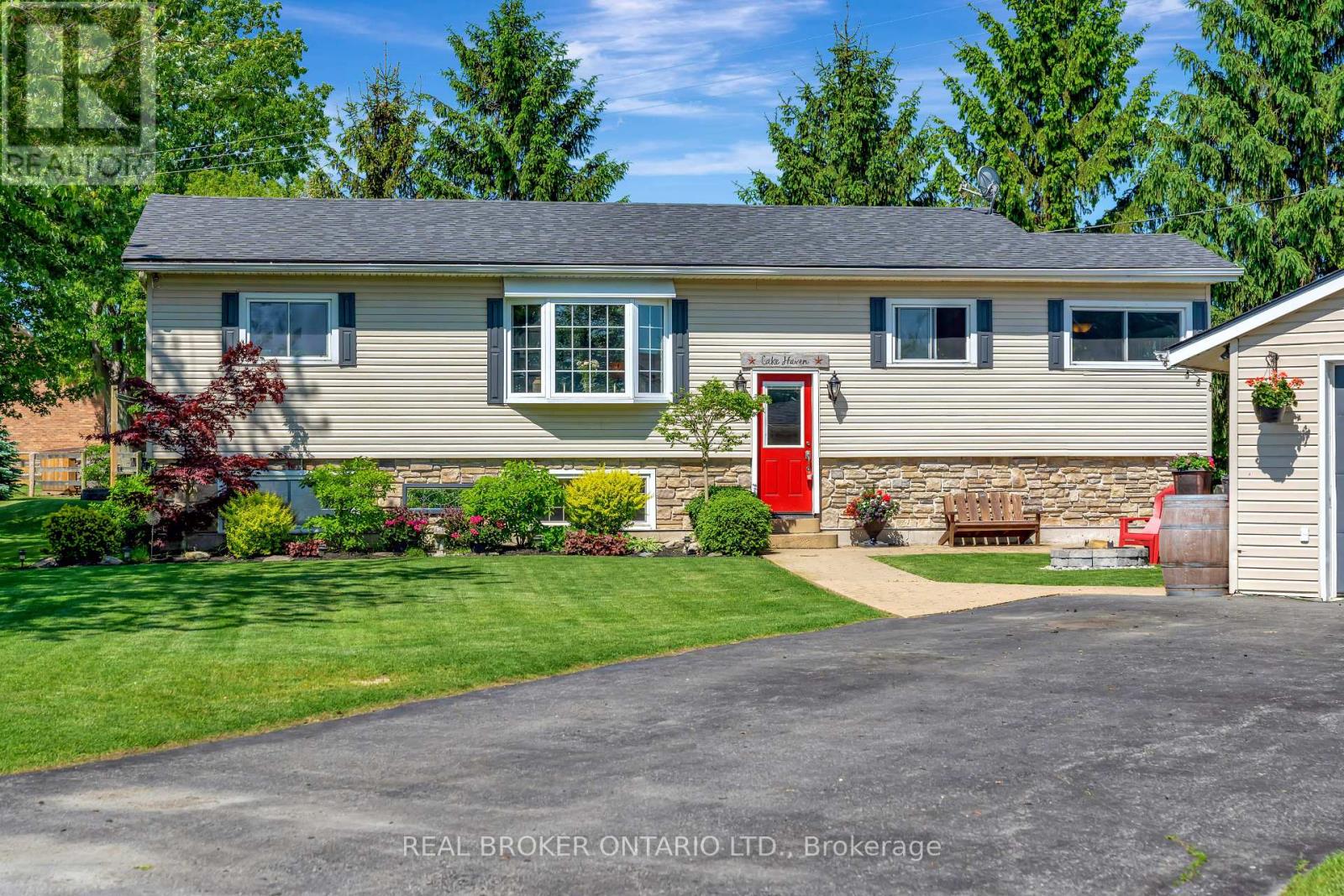 Photo 14 of 1697 Lakeshore Road, Haldimand ON