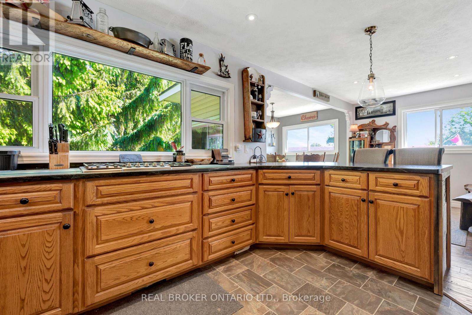 Photo 31 of 1697 Lakeshore Road, Haldimand ON