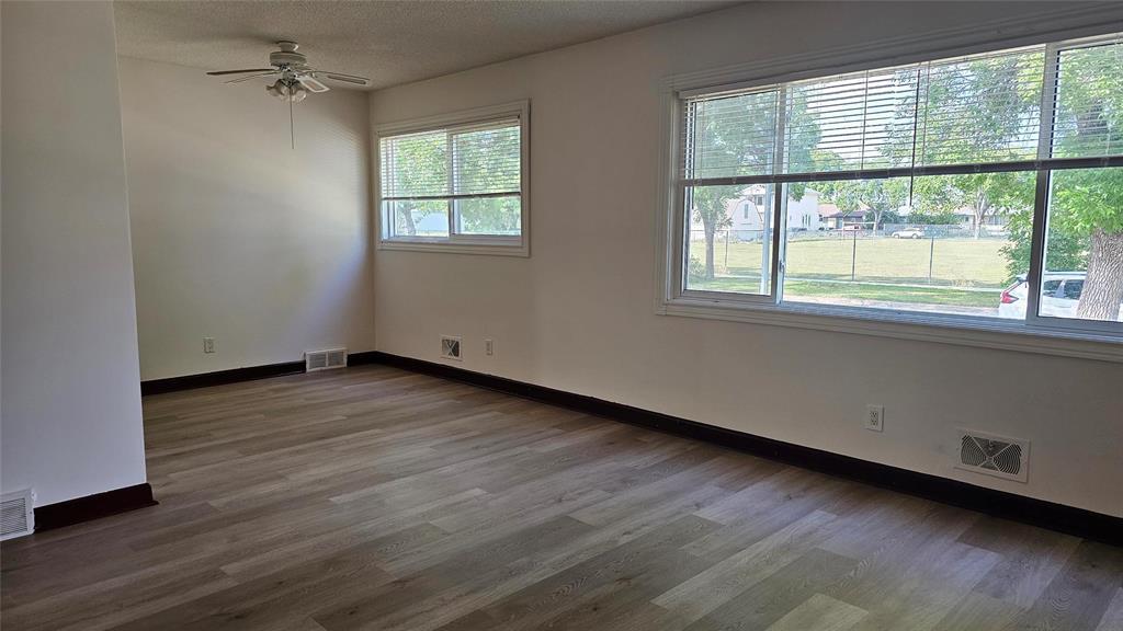 Photo 7 of 1216 Aberdeen Avenue, Winnipeg MB