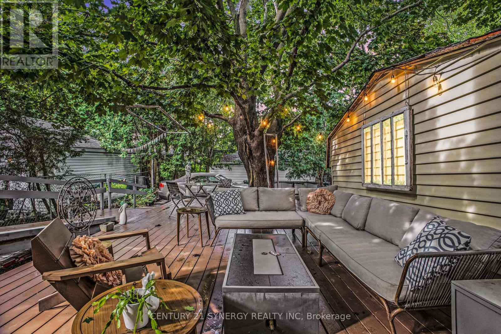 Photo 3 of 327 Richelieu Avenue, Ottawa ON