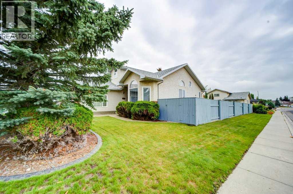 Photo 2 of 3 Edgewood Crescent W, Lethbridge AB