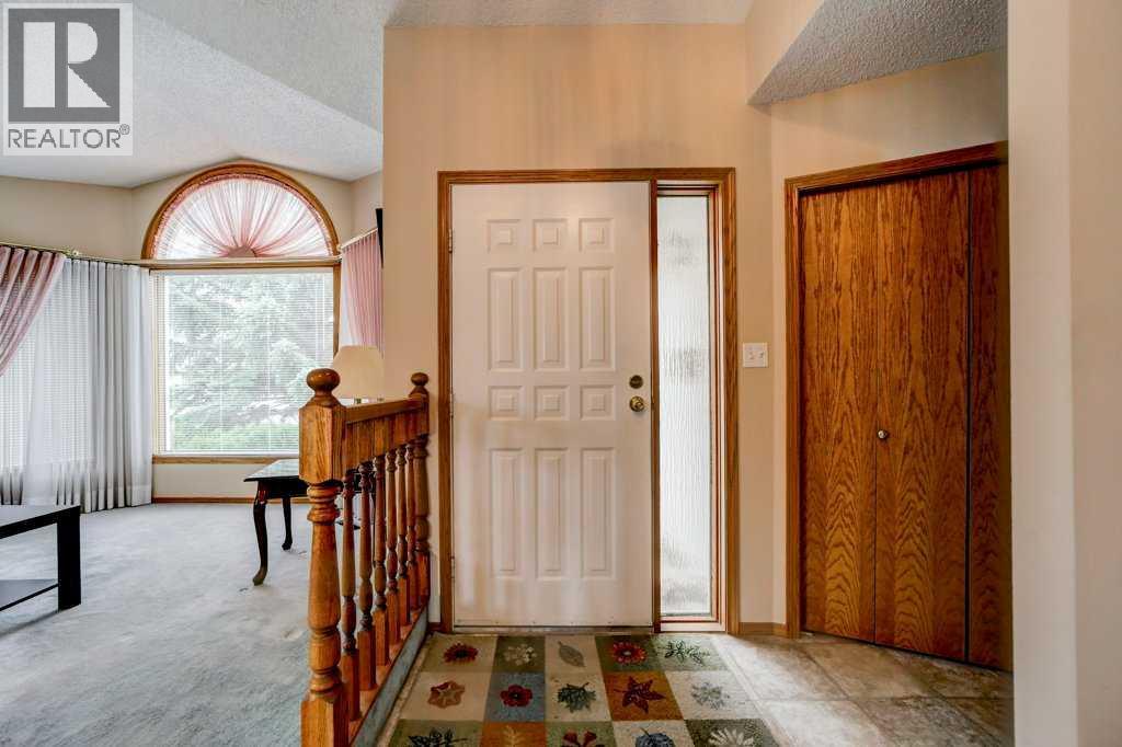 Photo 4 of 3 Edgewood Crescent W, Lethbridge AB