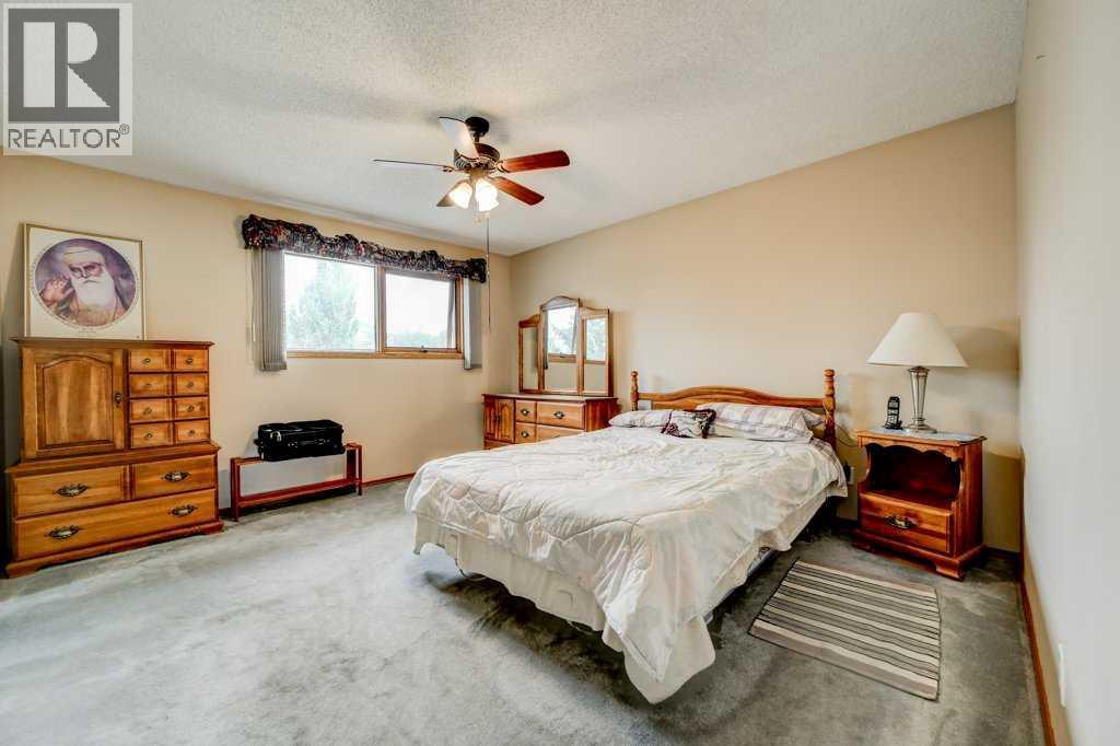 Photo 19 of 3 Edgewood Crescent W, Lethbridge AB