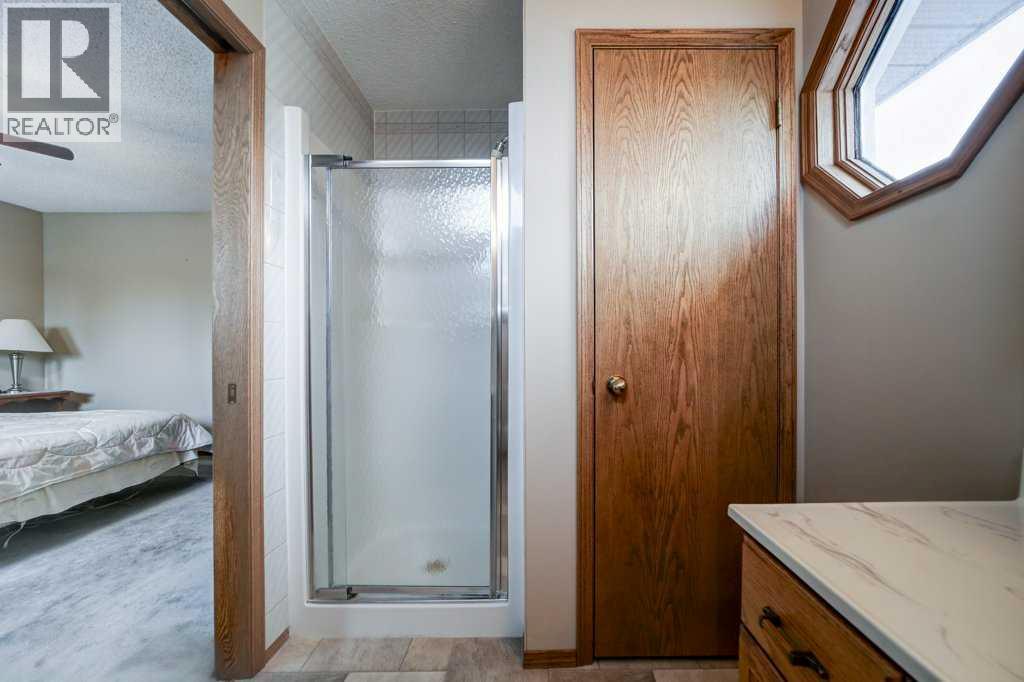 Photo 22 of 3 Edgewood Crescent W, Lethbridge AB